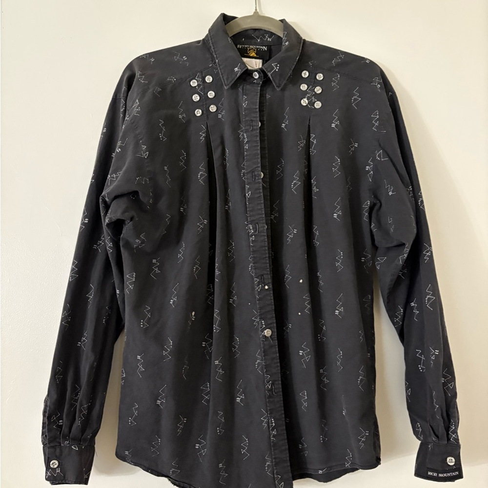 Vintage button up. Mountain pattern.